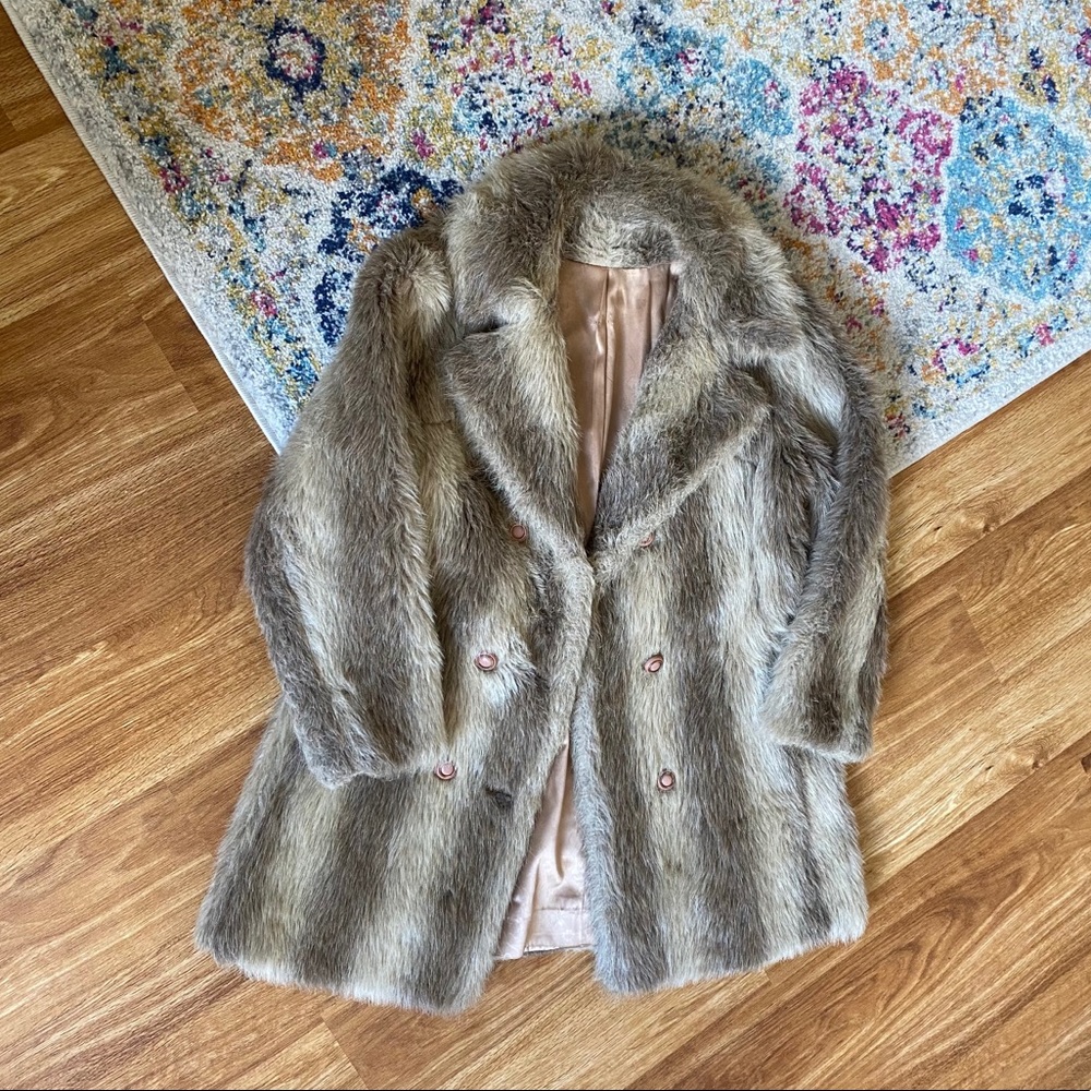 SOLD DO NOT BUY D’Esprit Dubrowsky & Joseph Faux Fur Coat